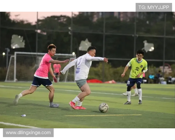 足球明星们的另一面：热爱打牌的球场英雄们的趣味生活